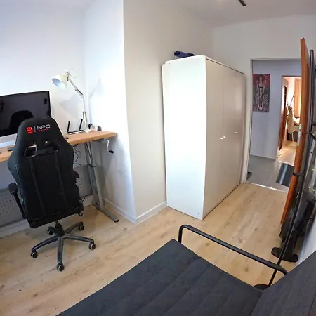 Big And Sunny Klimt Apt With Super King Size Bed, Comfy Office, 3 Beds 6 Person Katovice Exteriér fotografie