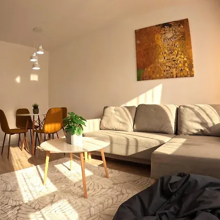 Big And Sunny Klimt Apt With Super King Size Bed, Comfy Office, 3 Beds 6 Person Katovice Exteriér fotografie