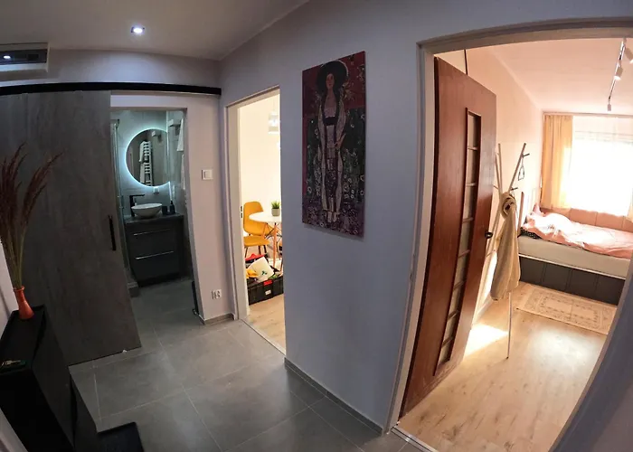 Big And Sunny Klimt Apt With Super King Size Bed, Comfy Office, 3 Beds 6 Person