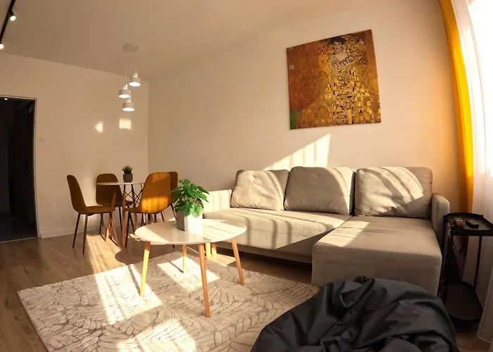Big And Sunny Klimt Apt With Super King Size Bed, Comfy Office, 3 Beds 6 Person