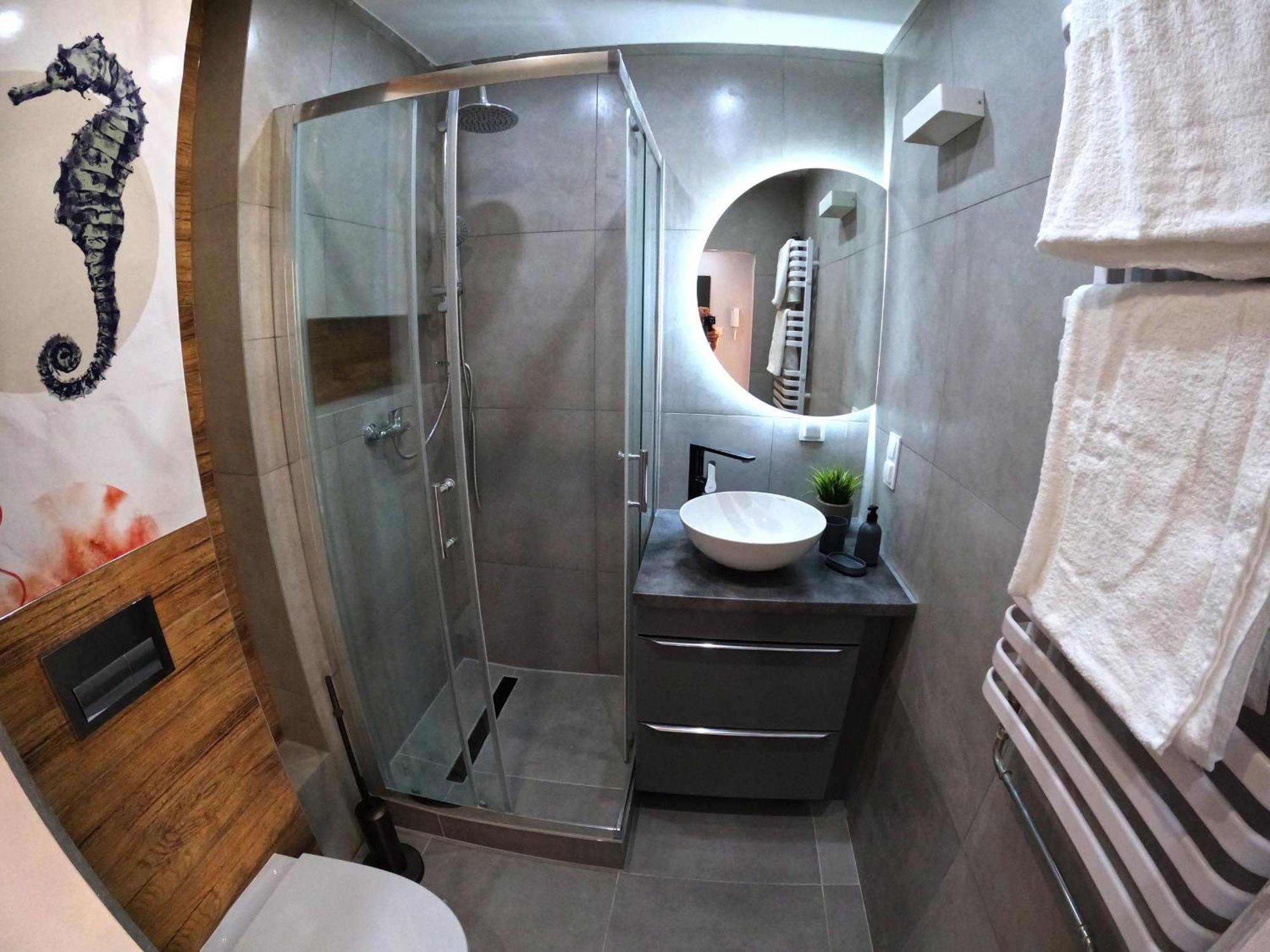 Big And Sunny Klimt With Super King Size Bed, Comfy Office, 3 Beds 6 Person Katovice