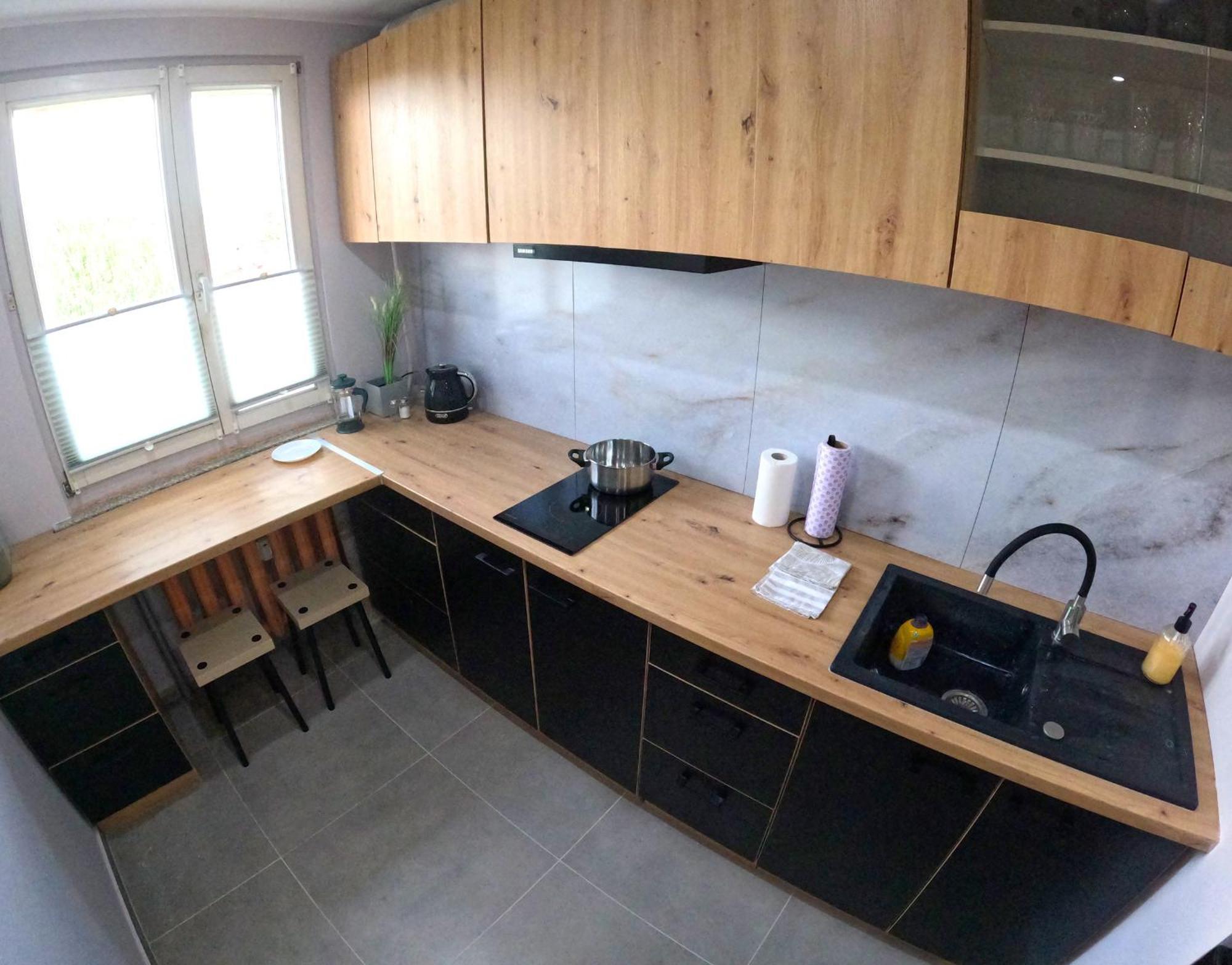 Big And Sunny Klimt With Super King Size Bed, Comfy Office, 3 Beds 6 Person