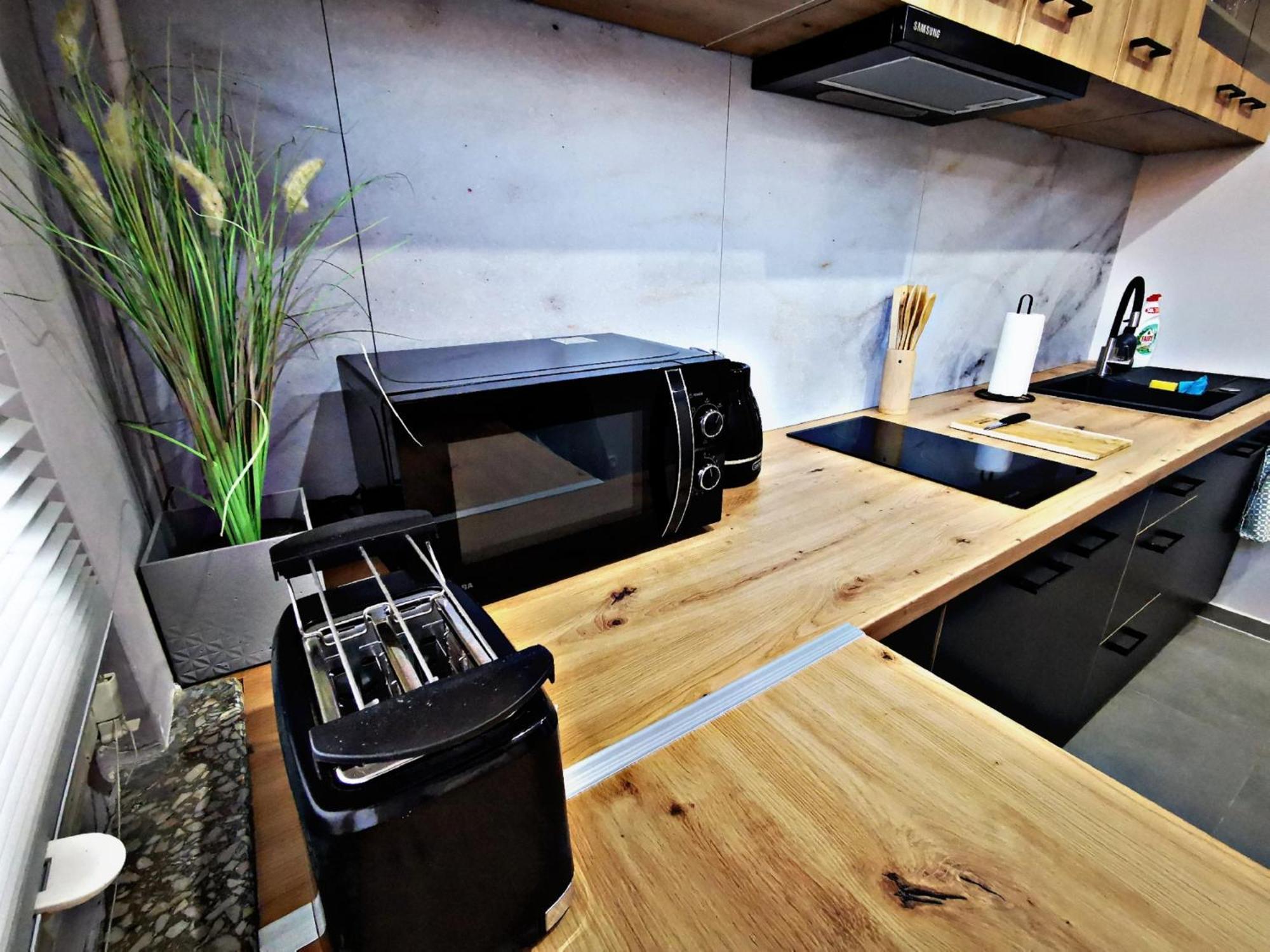 Big And Sunny Klimt With Super King Size Bed, Comfy Office, 3 Beds 6 Person Apartmán *