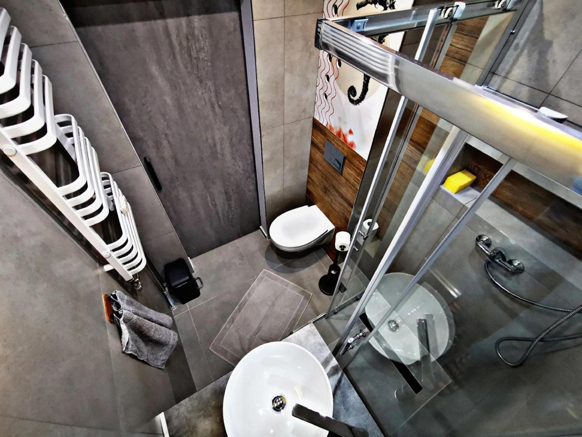 Big And Sunny Klimt With Super King Size Bed, Comfy Office, 3 Beds 6 Person Apartmán Katovice